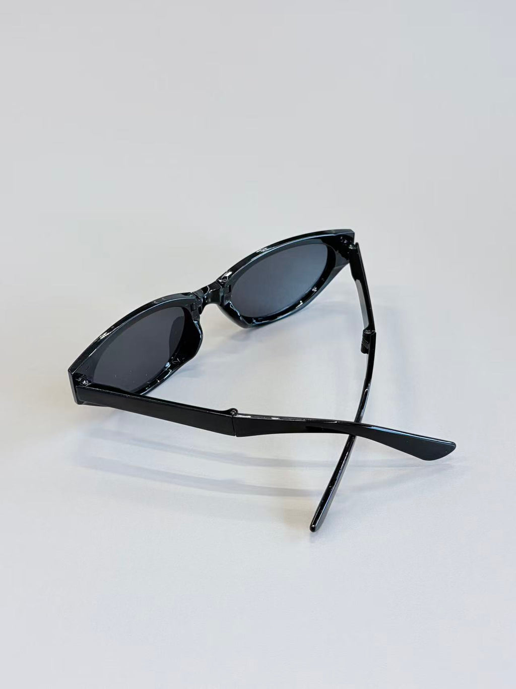 Unisex Black Oval Sunglasses UV400 PC Gray Lenses Fashion Eyewear
