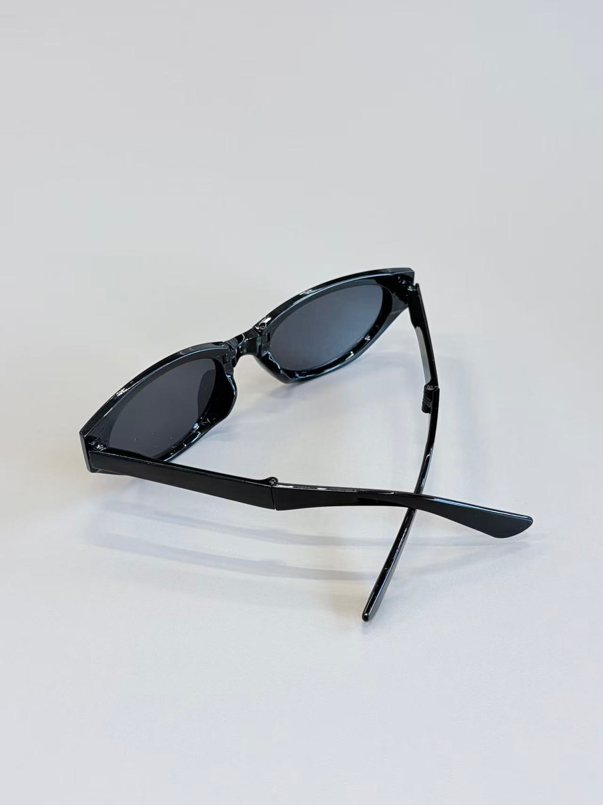 Unisex Black Oval Sunglasses UV400 PC Gray Lenses Fashion Eyewear