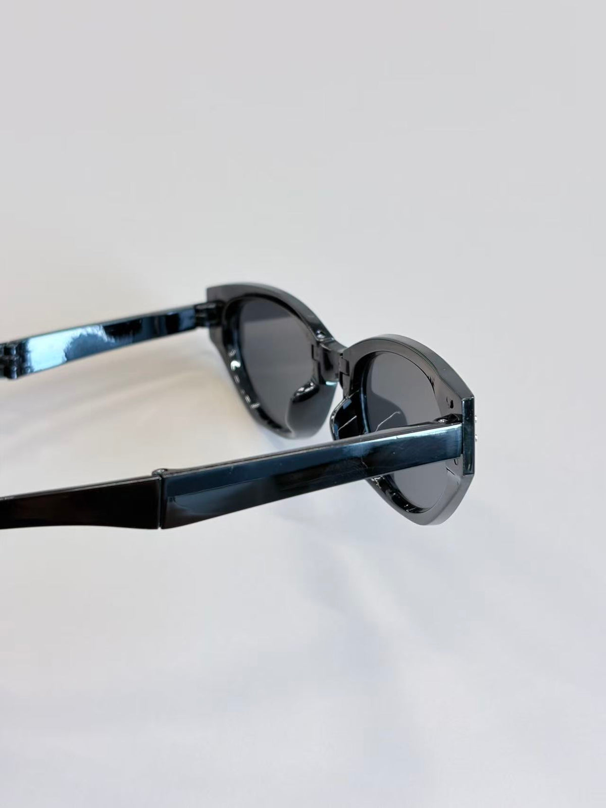 Unisex Black Oval Sunglasses UV400 PC Gray Lenses Fashion Eyewear