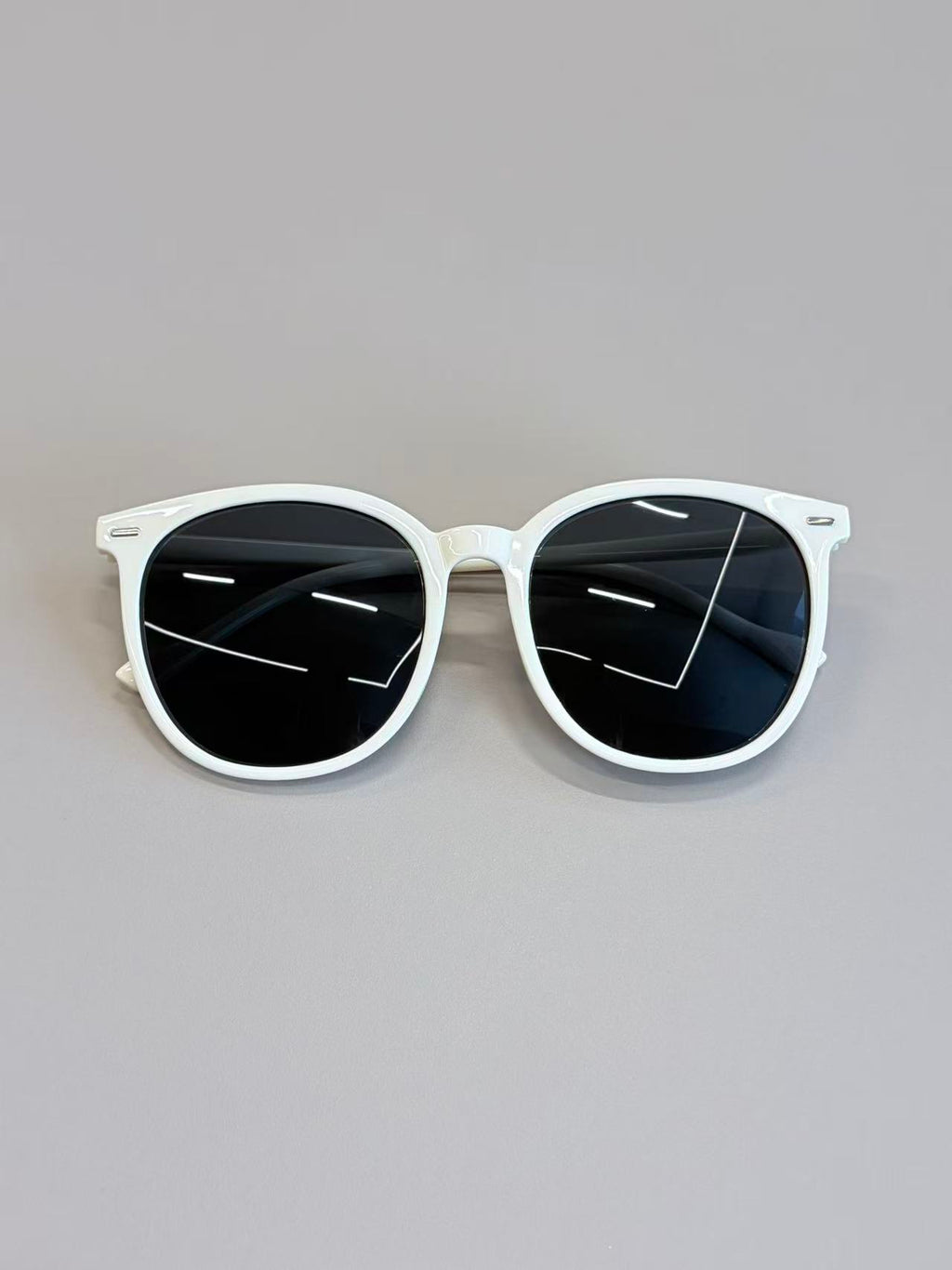 Unisex White Round Sunglasses UV400 PC Gray Lenses Classic Eyewear