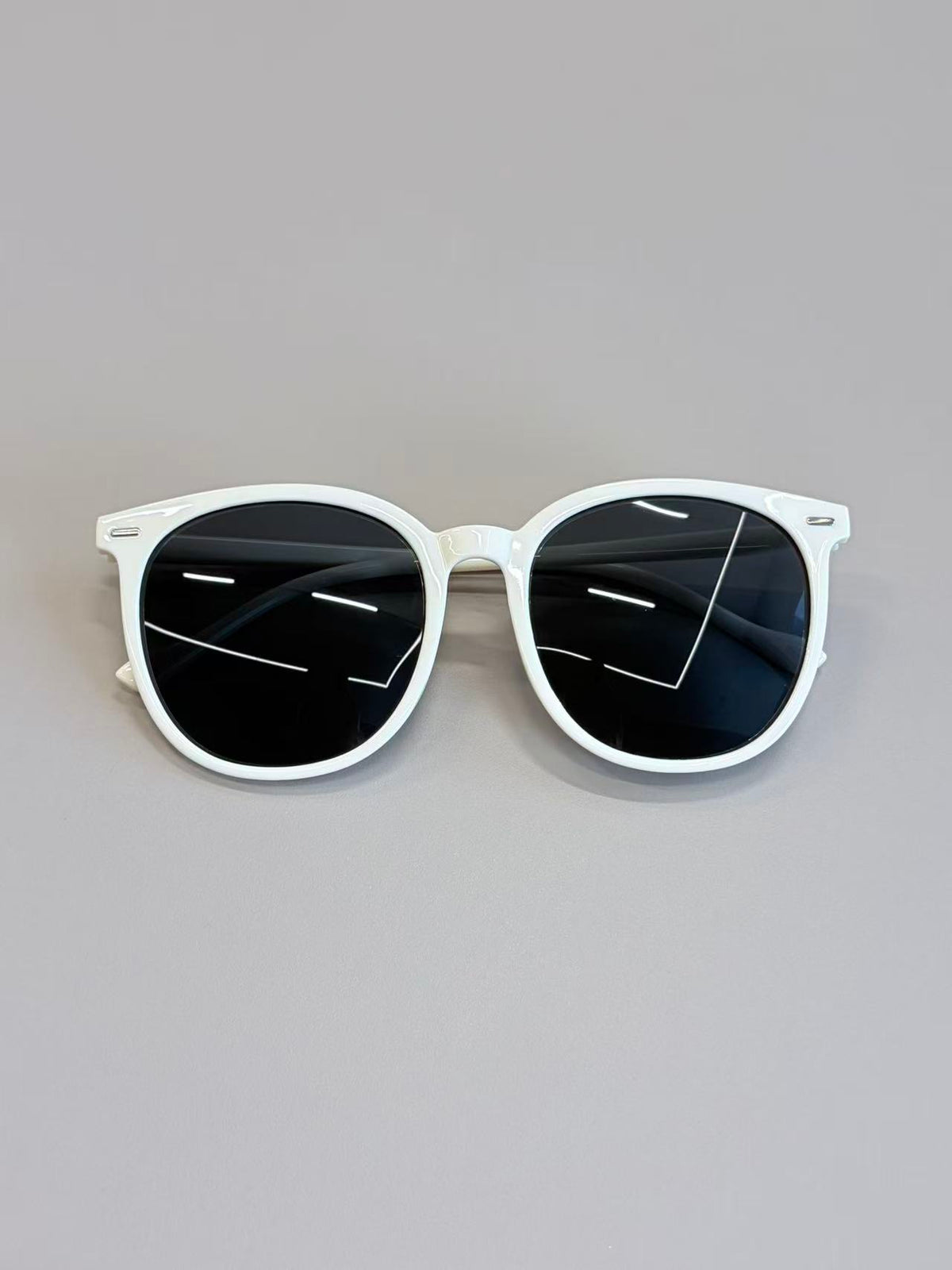Unisex White Round Sunglasses UV400 PC Gray Lenses Classic Eyewear