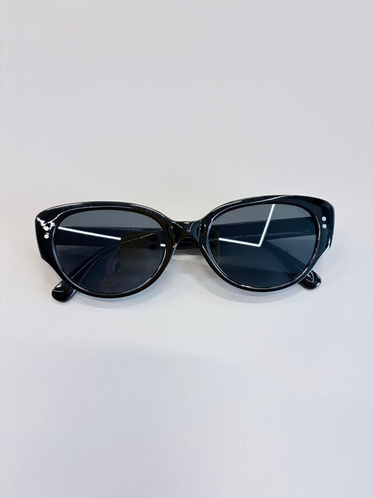 Unisex Black Cat-Eye Sunglasses UV400 PC Gray Lenses Glossy Frame